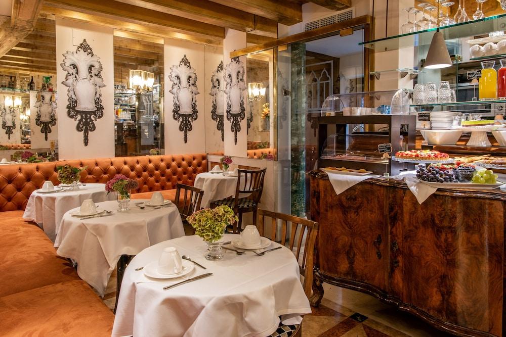 Hotel Santo Stefano Венеция Екстериор снимка